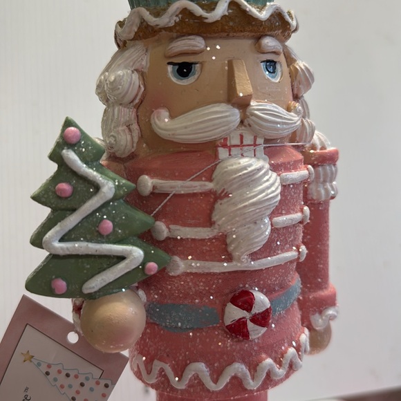 Cupcakes and Cashmere Nutcracker with Gingerbread - Picture 2 of 3